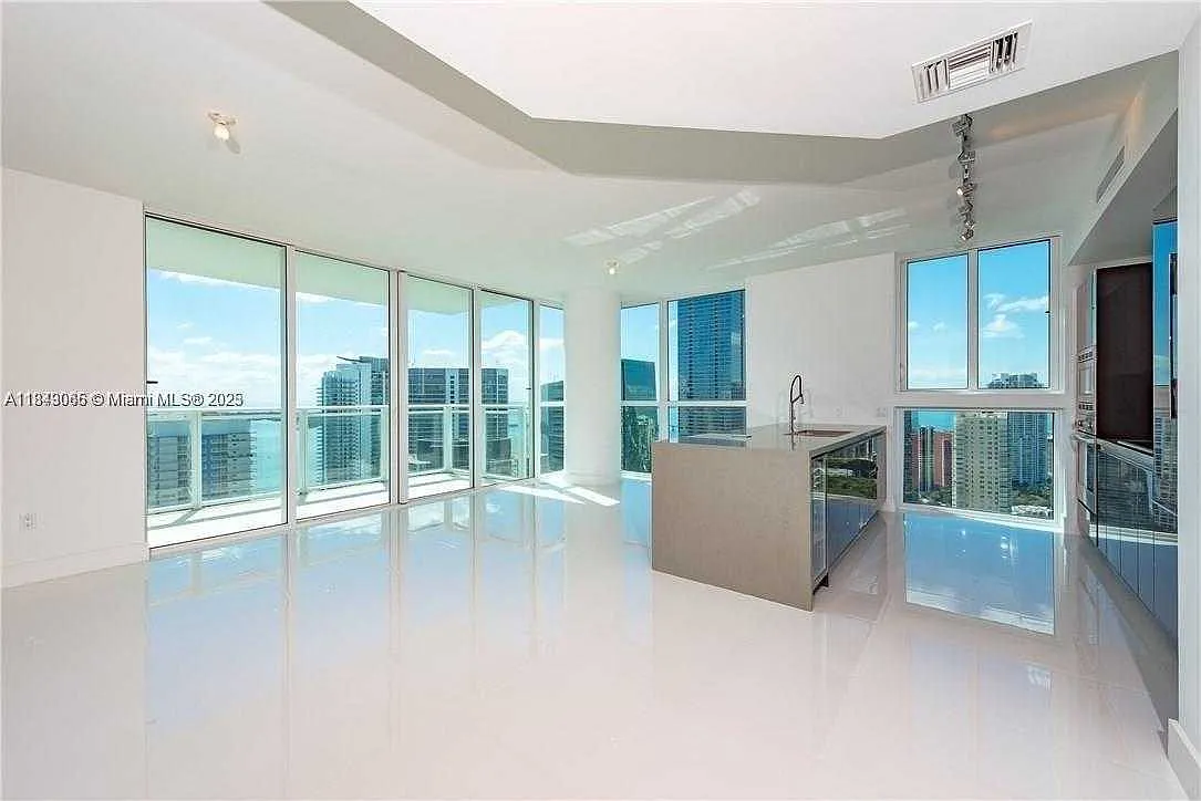 3 bed, $9,500 — Photo 2