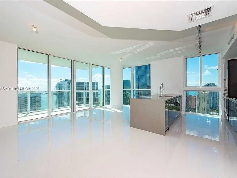 Brickell Ave — Photo 2