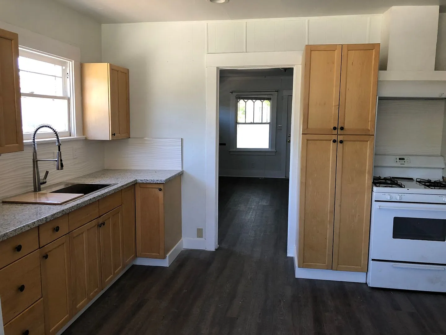 Quaint 2 BR/1BA House near downtown Martinez-Rent $2700.00 (1835 Estudillo St, Martinez) — Photo 3