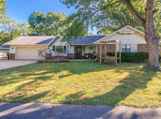 8776 Apple Gln, Rogers, AR 72756