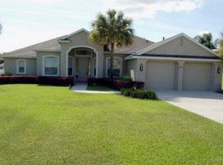 32313 Oak Bluff Dr, Sorrento, FL 32776