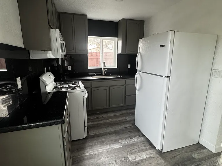 83120 Tourmaline Ave #83118 — Photo 4