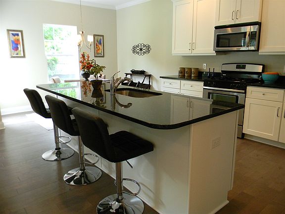 Breakfast BarKitchen 2