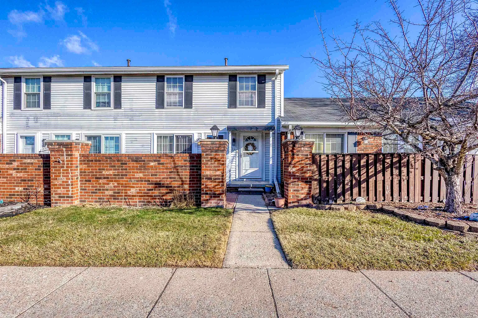 15207 Renshaw Dr photo 1