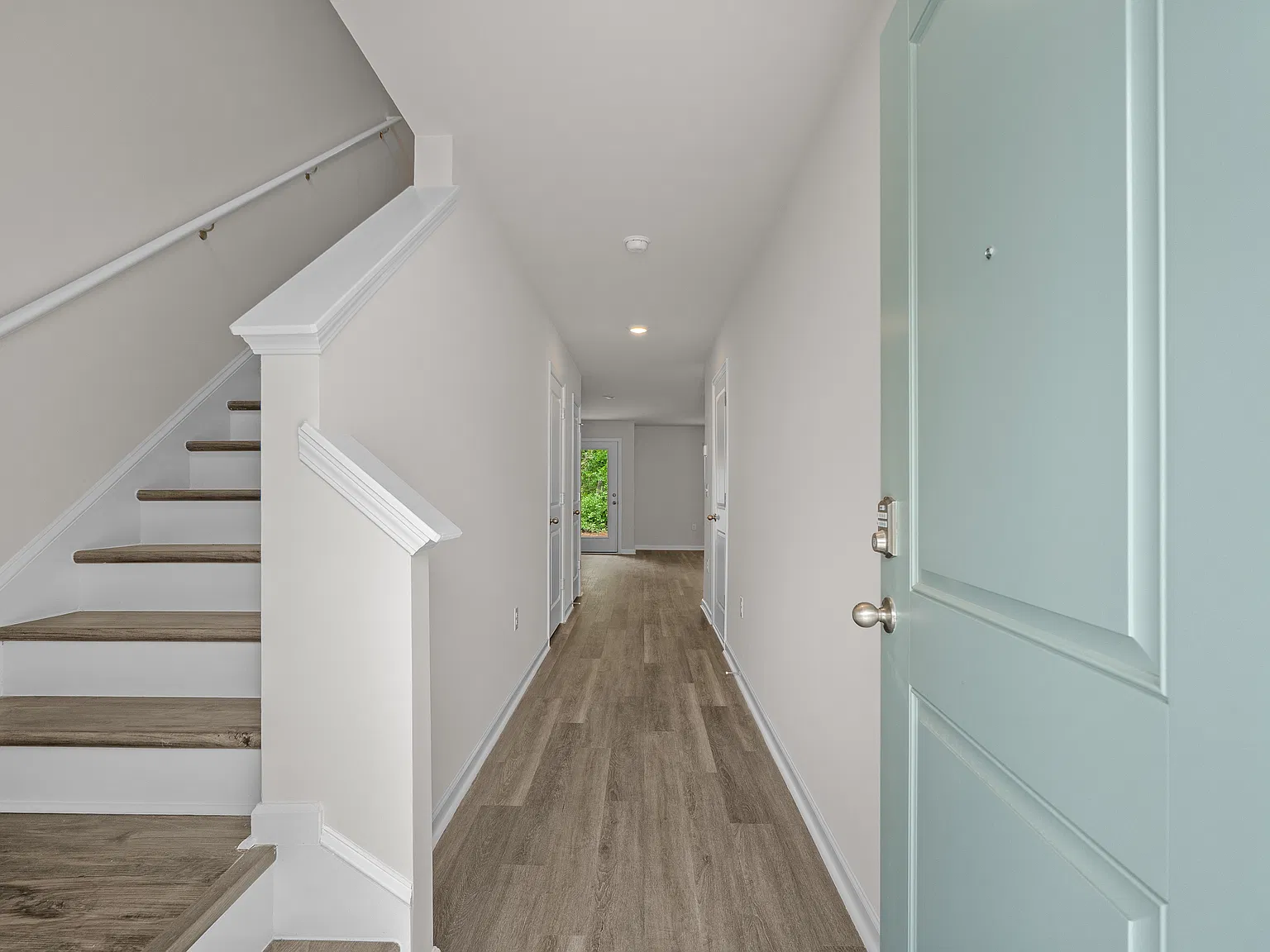 3 bed, 2.5 bath, $1,800 — Photo 2