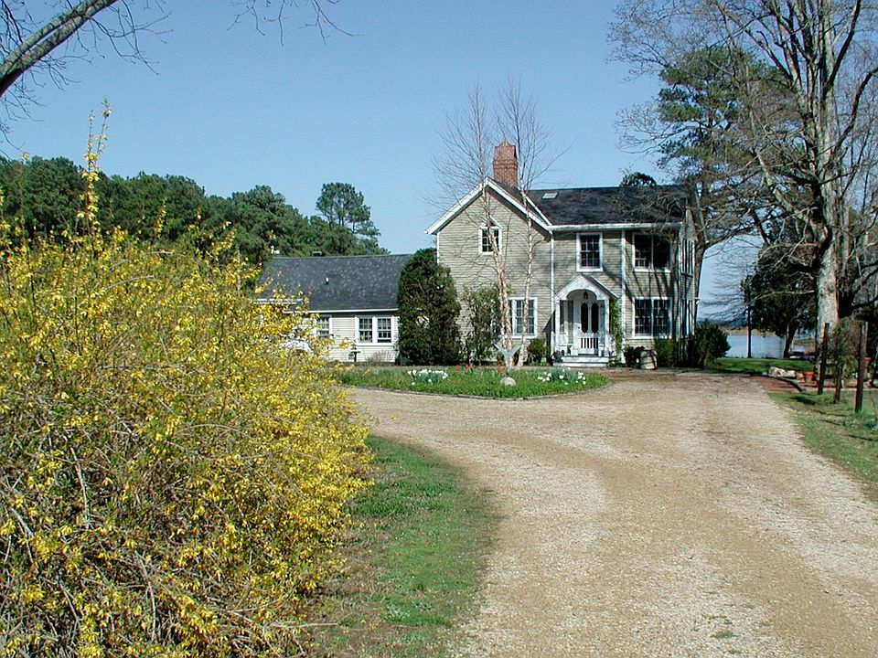 1st image of 301 Lillies Ln