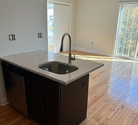2nd image of 965 Hope St #304