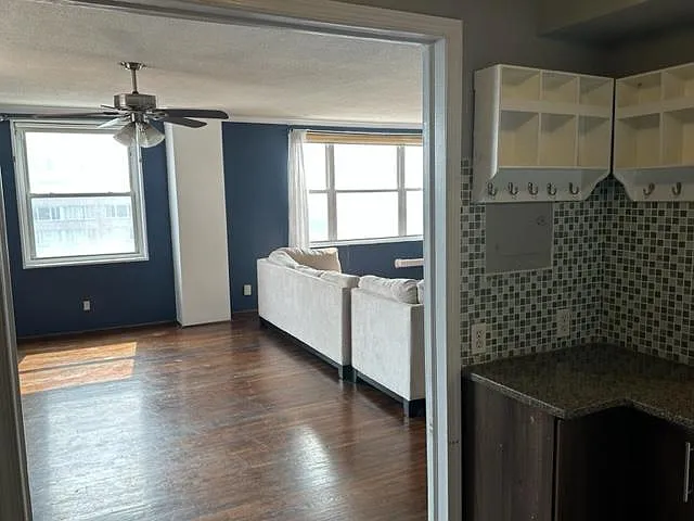 2 bed, 1196 sqft, $1,850 — Photo 4