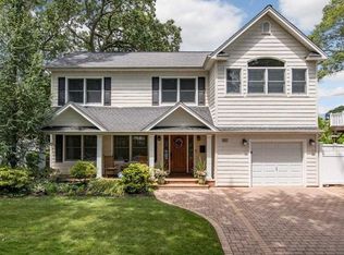 1811 Gardenia Ave, Merrick, NY 11566