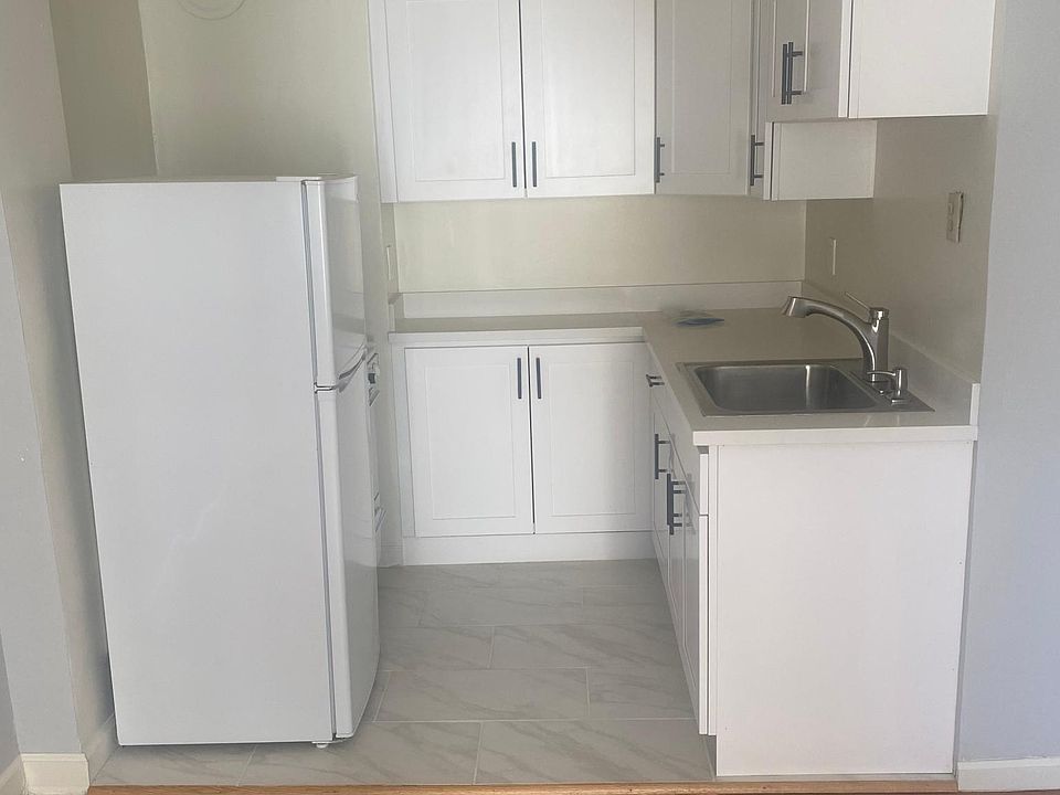 1st image of 2330 Larkin St #32