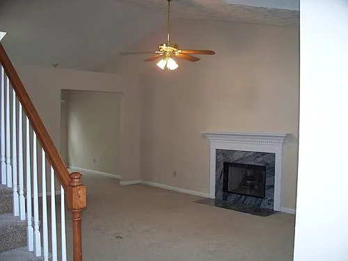 3 bed, 2.5 bath, 1499 sqft, $1,995 — Photo 3