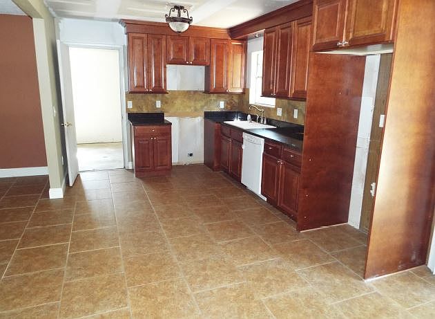 1st image of 611 Sea Oats Dr