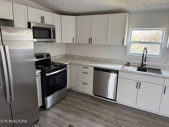 4th image of 4414 Mission Rd