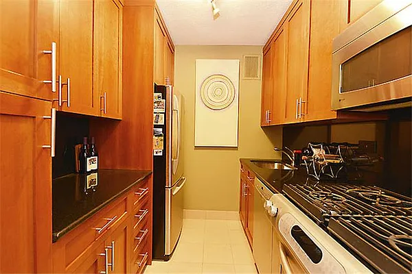 Sold by Maxwell Jacobs | media 5