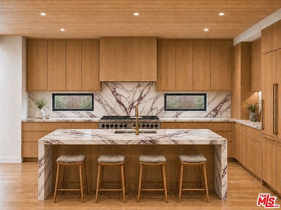 5th image of 4049 Colonial Ave