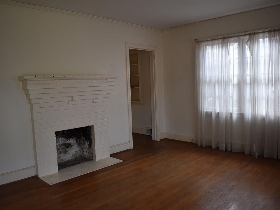 2nd image of 4332 Devereaux Rd