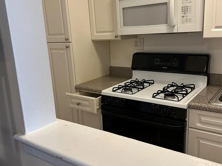 7 Charles Ln #2B — Photo 3