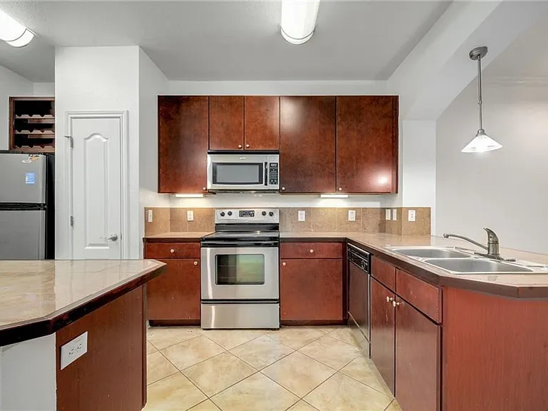 2505 San Gabriel St #206 — Photo 6