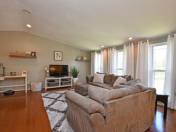 4th image of 8425 Brandonhill Ct