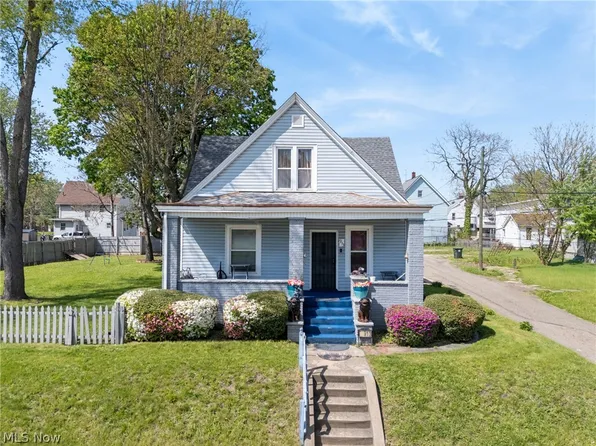 913 7th St NW, Canton, OH 44703