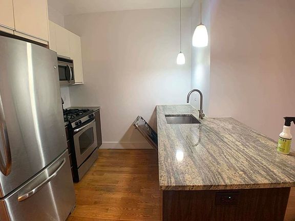 2nd image of 806 Bergen St #B4