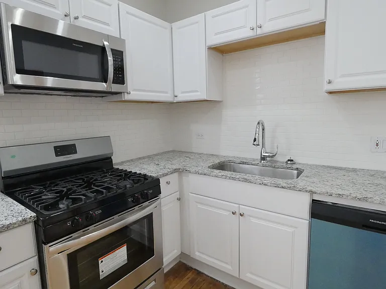 1424 N Maplewood Ave #3F — Photo 3