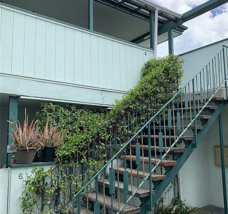 1st image of 1628 Huntington Dr #8