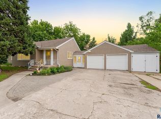 1409 E 60th St N, Sioux Falls, SD 57104