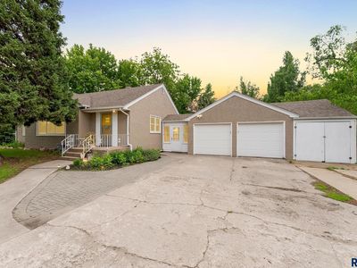 1409 E 60th St N, Sioux Falls, SD, 57104