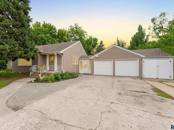 1409 E 60th St N, Sioux Falls, SD 57104