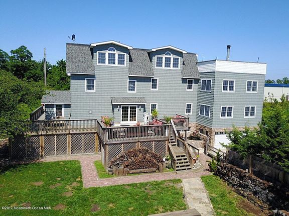 4th image of 245 Bay Ave
