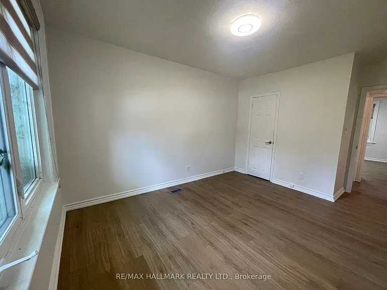 116 Cartier Cres #MAIN FLOOR — Photo 10