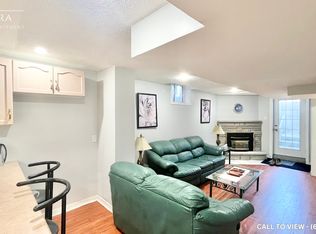 15 Turtlecreek Blvd #2, Brampton, ON L6W3Y4