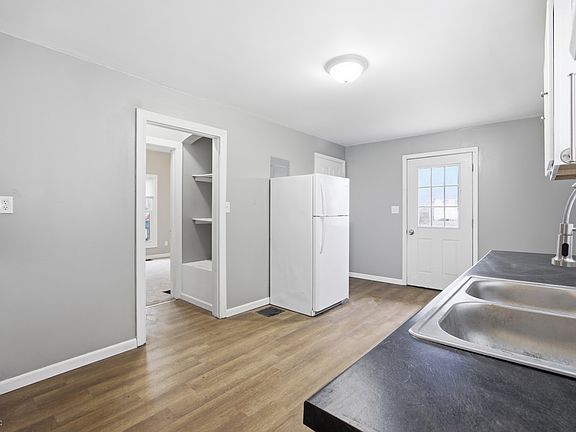 5th image of 1329 W 3rd St
