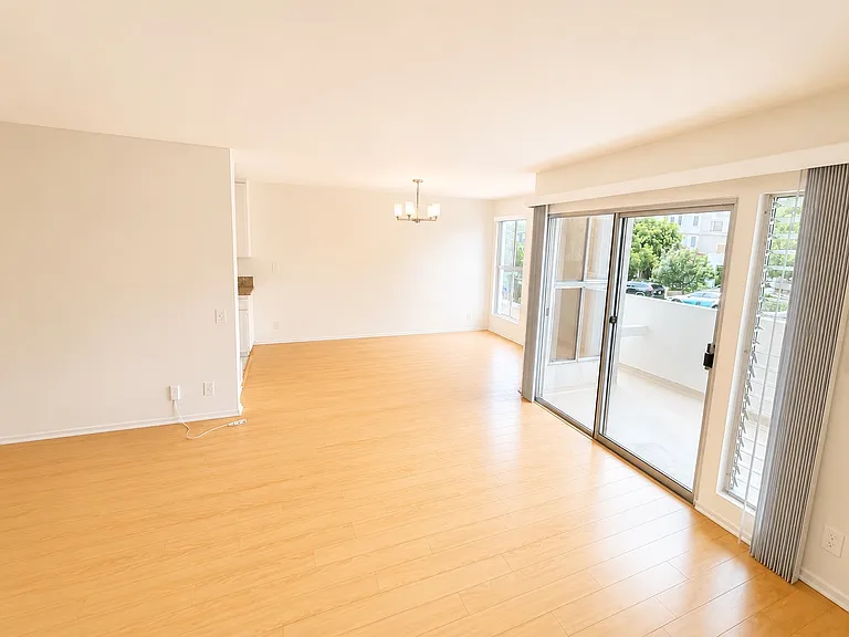 831 3rd St #101 — Photo 5