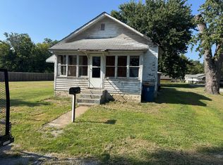 513 E Smith St, Benton, IL 62812