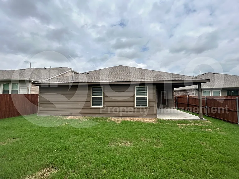 3920 Glastonbury Rd — Photo 18
