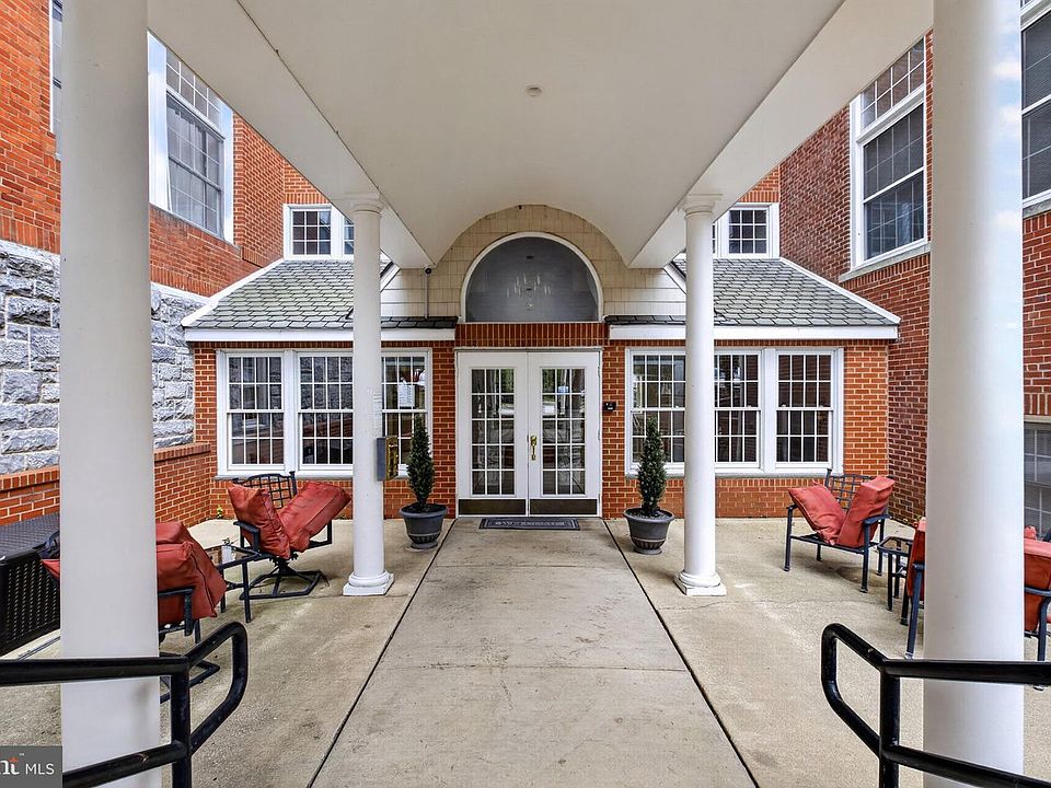 1st image of 100 Aura Rd APT 208