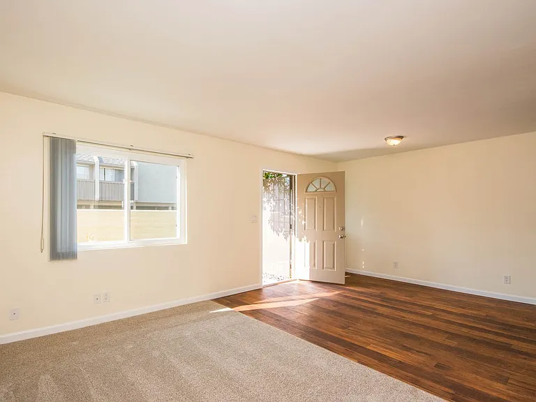 Breakwater Townhomes — Photo 9