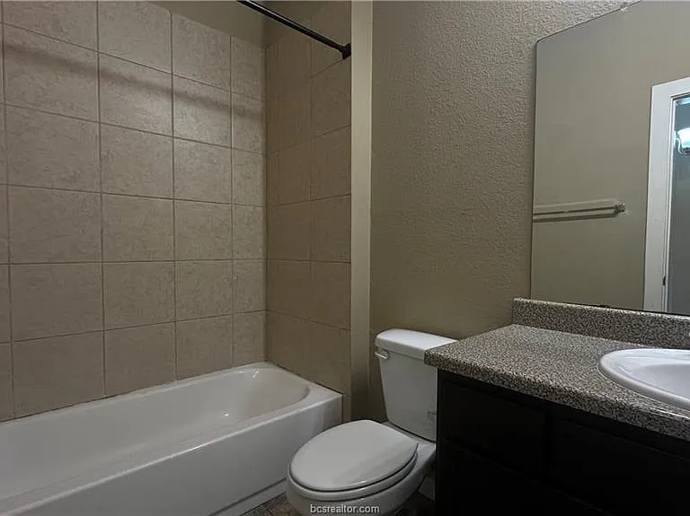 204 E Buck St #9 — Photo 4