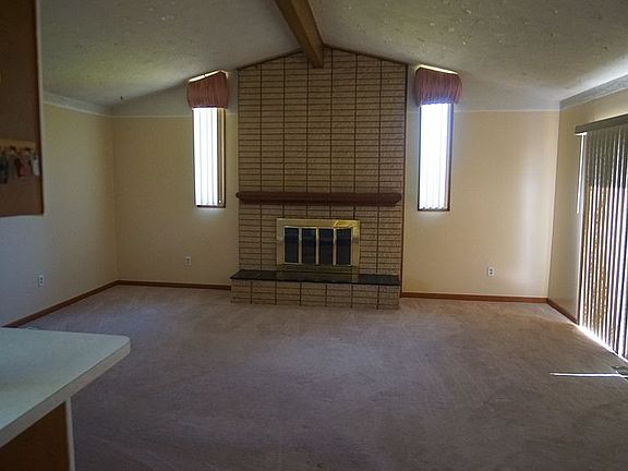 Family Room 20' x 15'