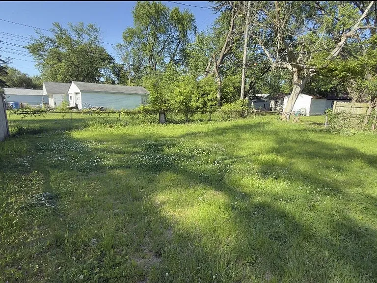 14469 Hendricks Ave — Photo 11