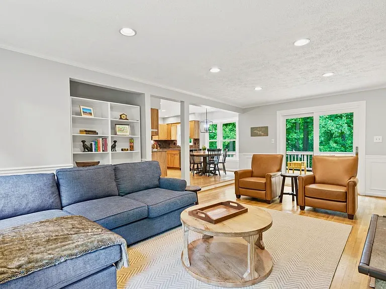 11002 Warwickshire Dr — Photo 36