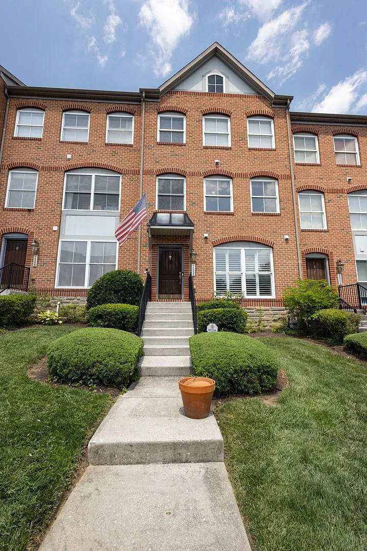 Charming 3BD/4.5BA Townhome with Attached Garage in Woodberry, MD! — Photo 1