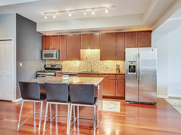 5th image of 1523 N California Ave APT 2