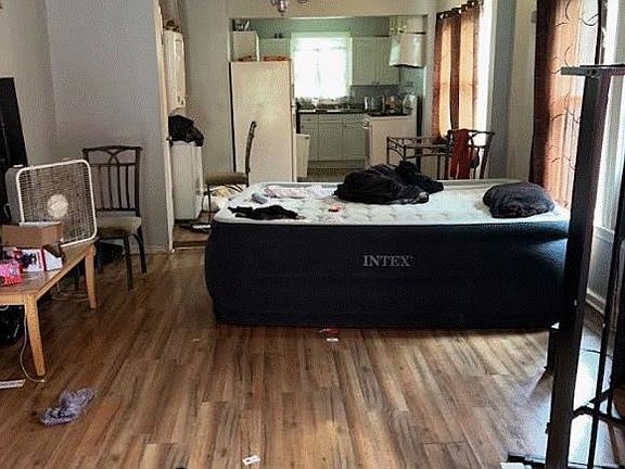 3rd image of 54 W Frank Ave