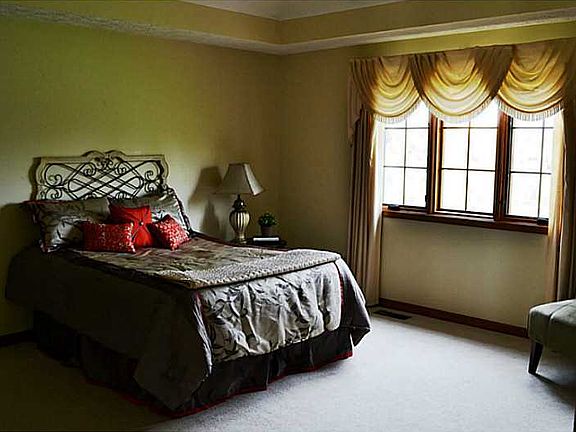 3rd image of 32 Woodfield Pl