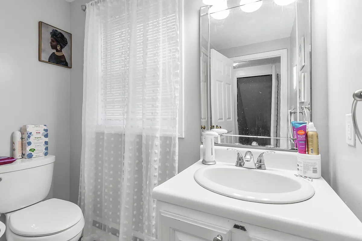 Building Photo - 31 Bennington St #1