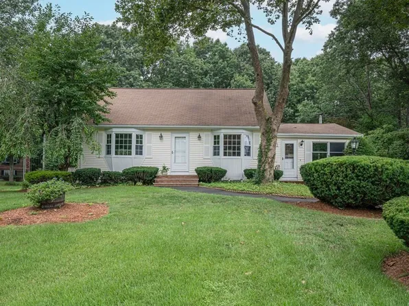 119 Birchwood Dr, Taunton, MA 02780