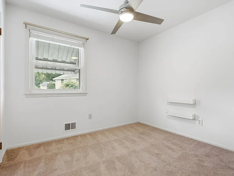 2521 Shanandale Dr — Photo 32